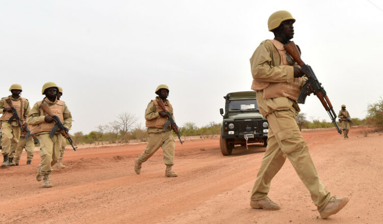 Burkina-Faso: 9 supplétifs civils de l'armée et trois soldats tués par des  terroristes